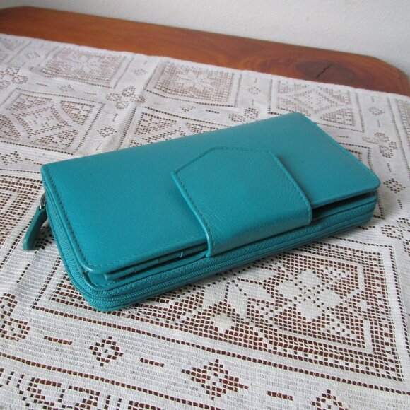 Turquise blue leather wallet, multiple sections, RFID blocking. New condition - Picture 1 of 13
